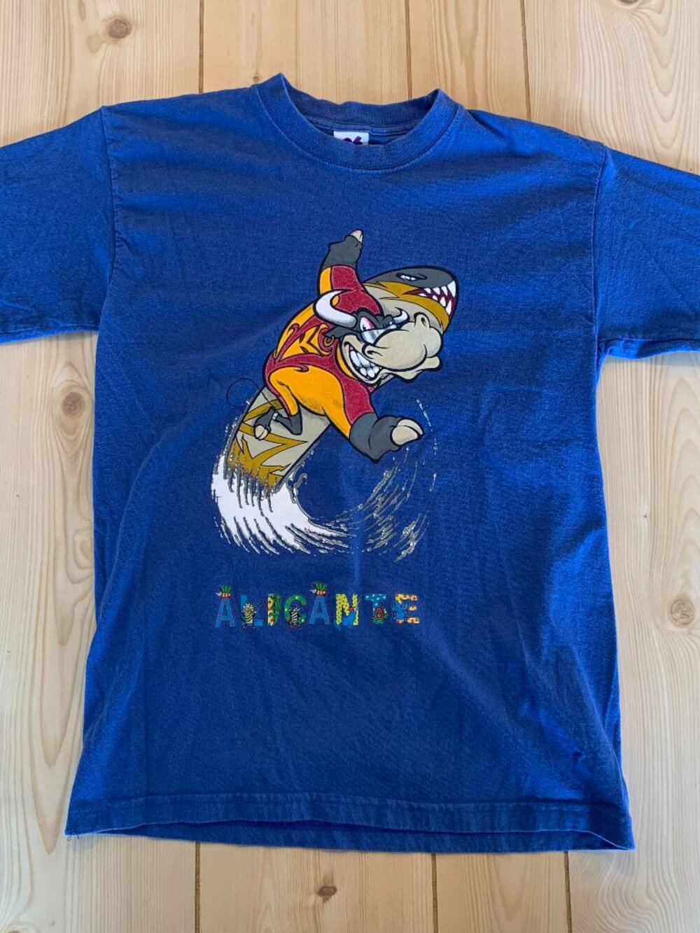 Vintage Surf Alicante Spain Bull Shark Beach Ocean Swim Souvenir T-Shirt XS